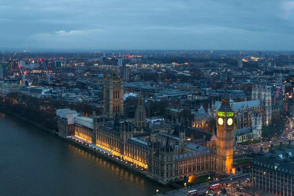 Big Ben leuchtet in Londons Nacht
