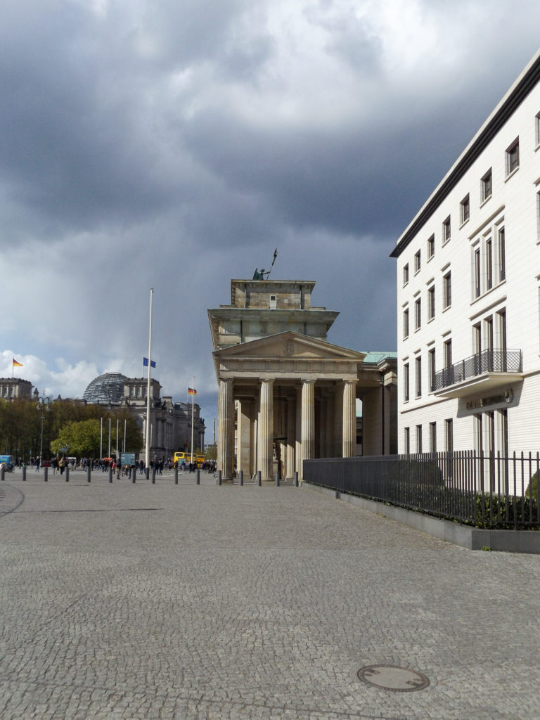 Brandenburger Tor von der Seite